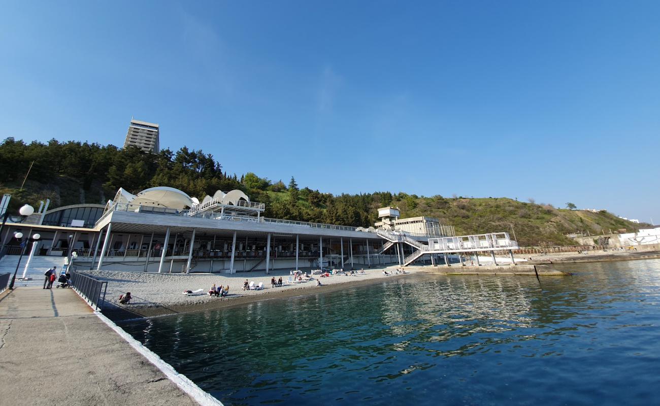 Photo de Yalta beach avec caillou fin gris de surface