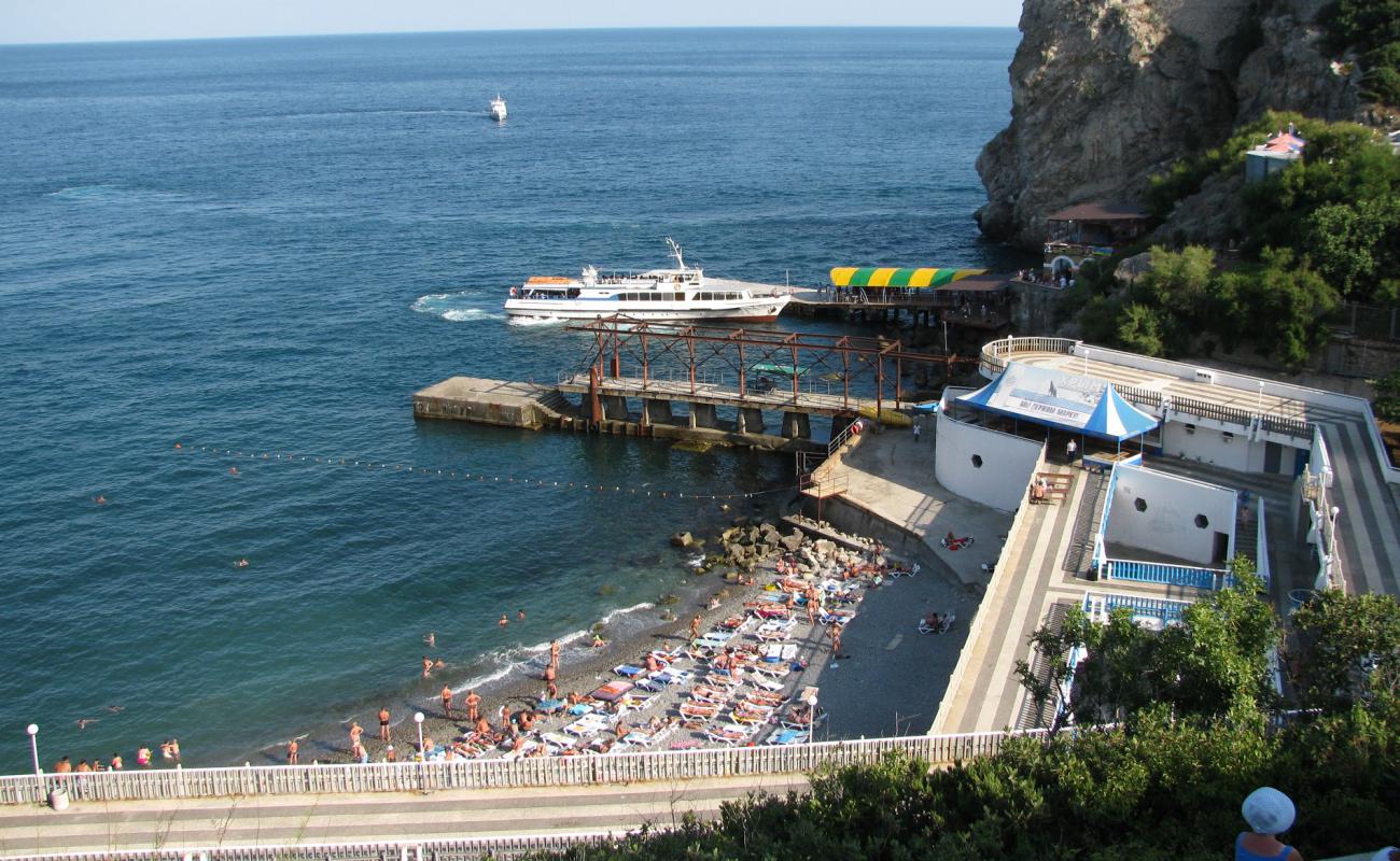 Photo de Zhemchuzhina beach avec caillou gris de surface