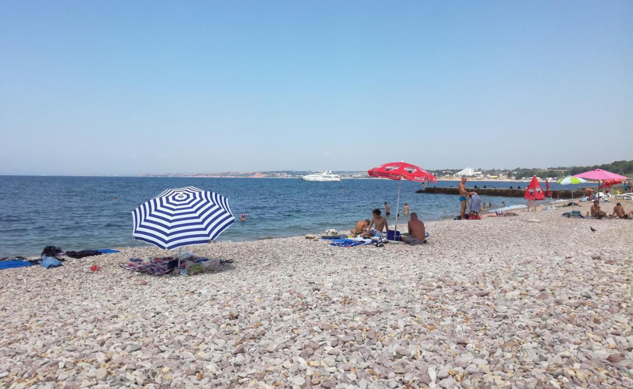 Photo de Tolstyak beach avec caillou clair de surface