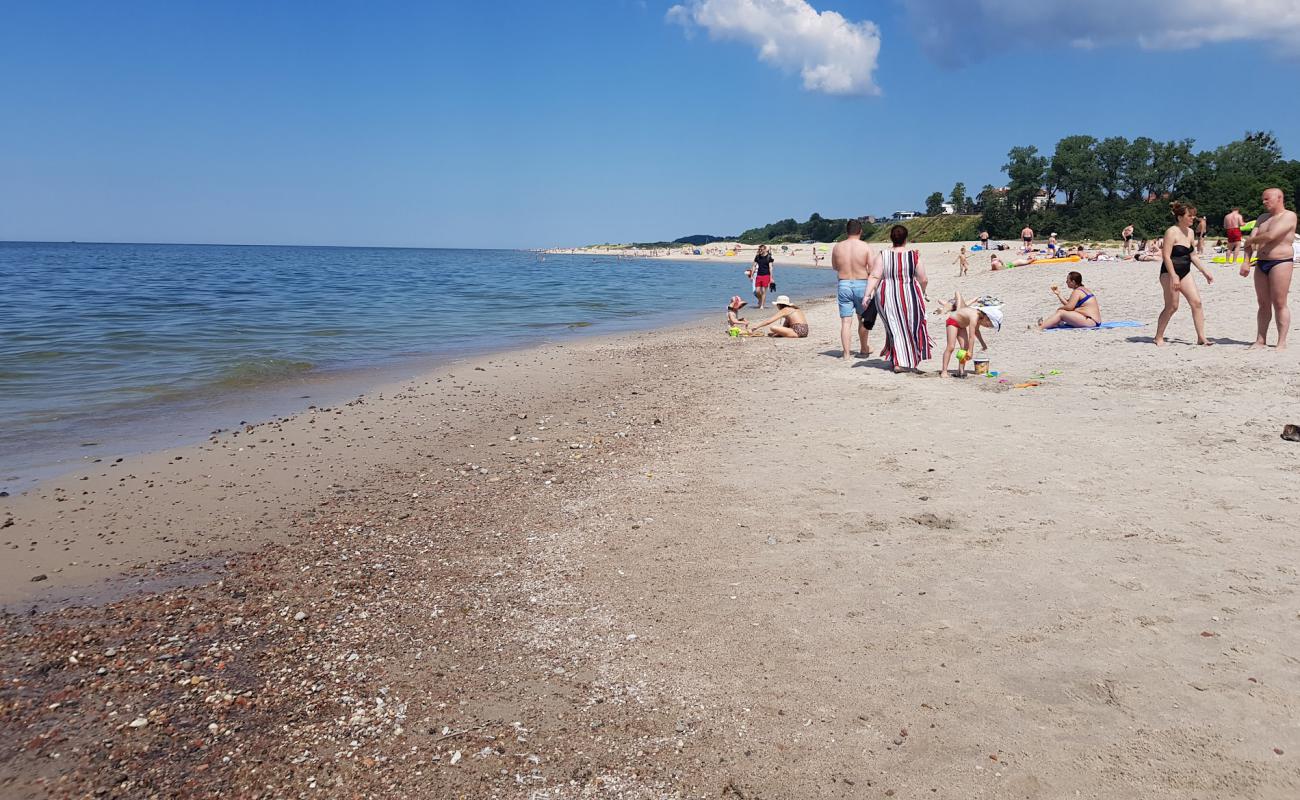 Photo de Yantarnyy Beach avec sable lumineux de surface