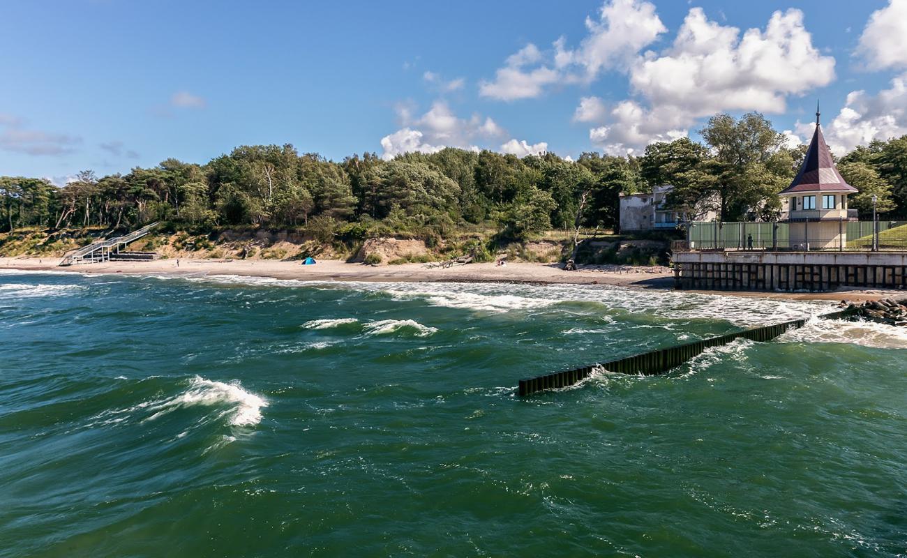 Photo de Zaostrov'ye Beach avec sable lumineux de surface