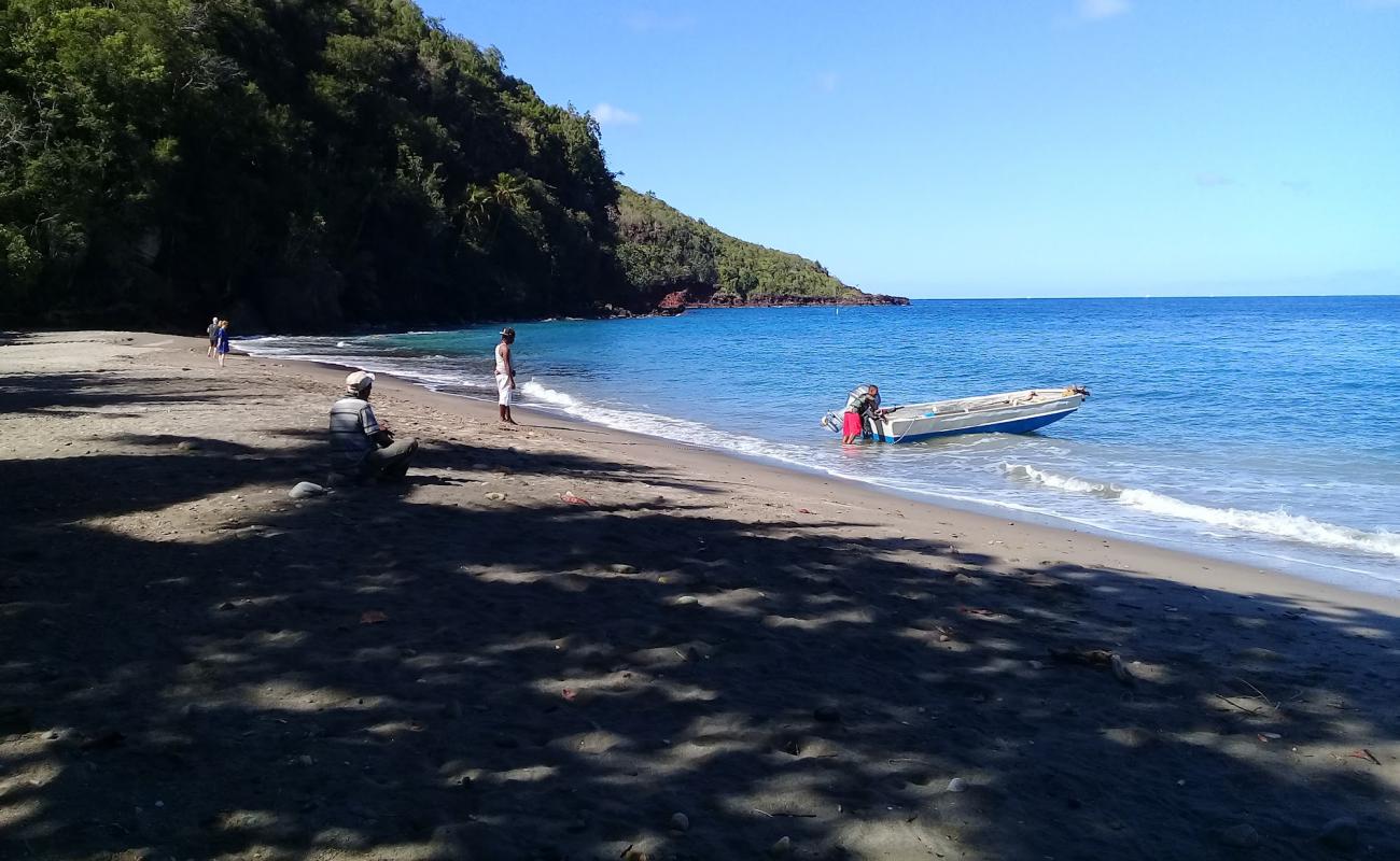 Photo de Anse Galet beach avec sable gris avec roches de surface