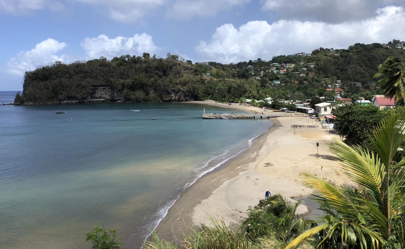 Photo de La Raye beach avec sable beige de surface