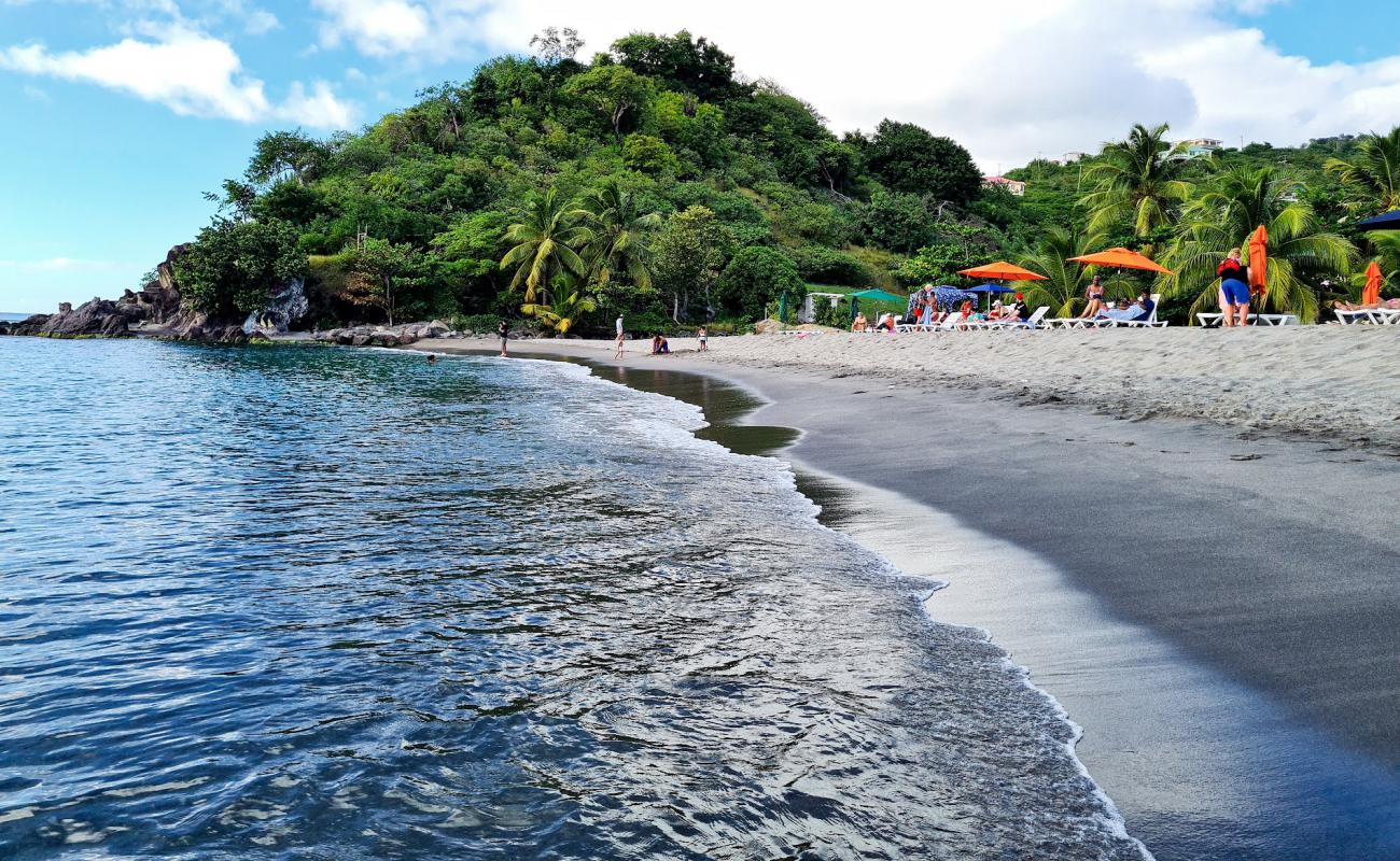 Photo de Roseau Bay beach avec caillou fin clair de surface