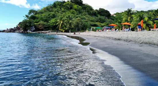 Roseau Bay beach