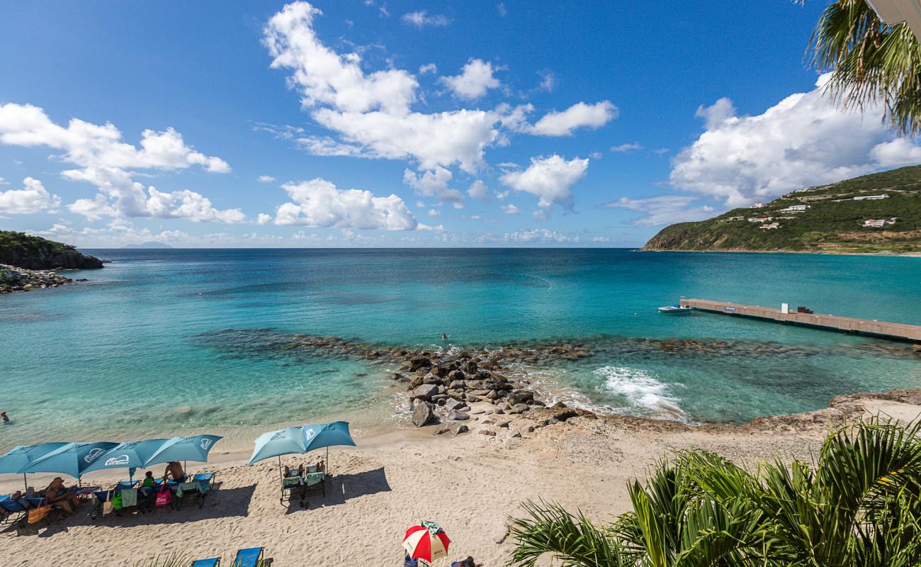 Photo de Little Bay beach avec sable lumineux de surface