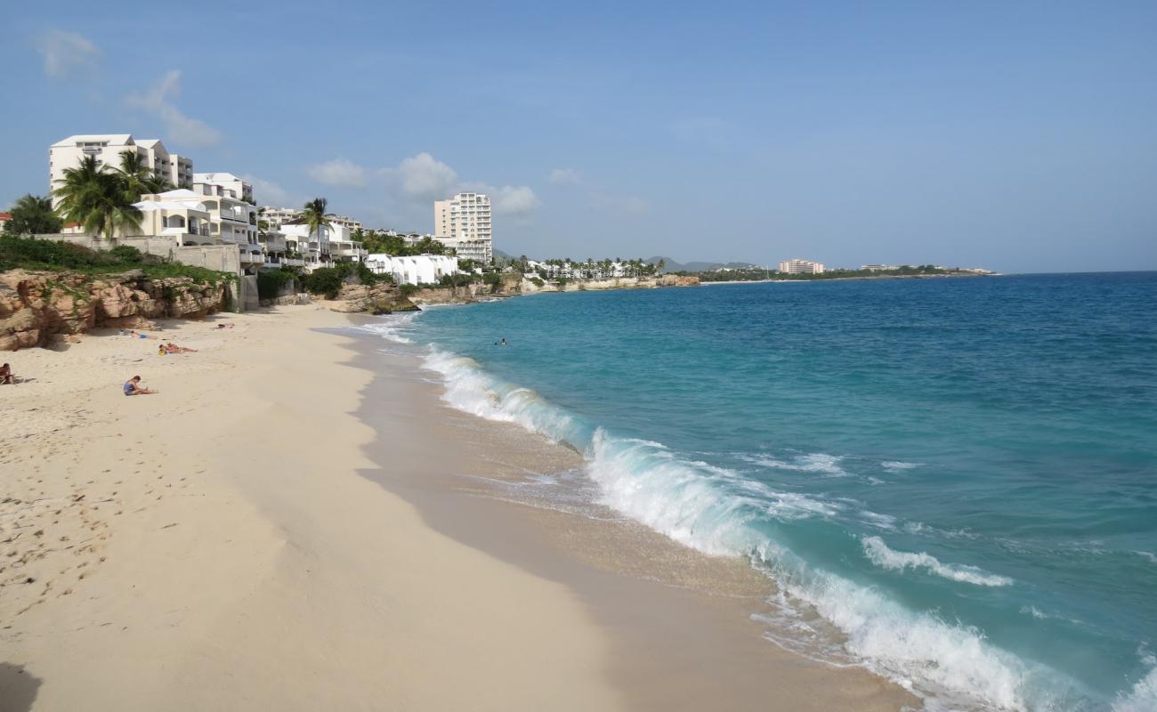 Photo de Cupecoy beach avec sable fin et lumineux de surface