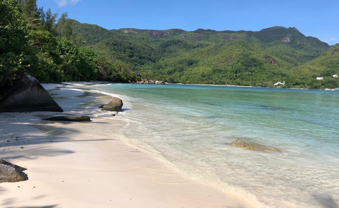 Photo de Lans Trusalo Beach avec sable fin et lumineux de surface