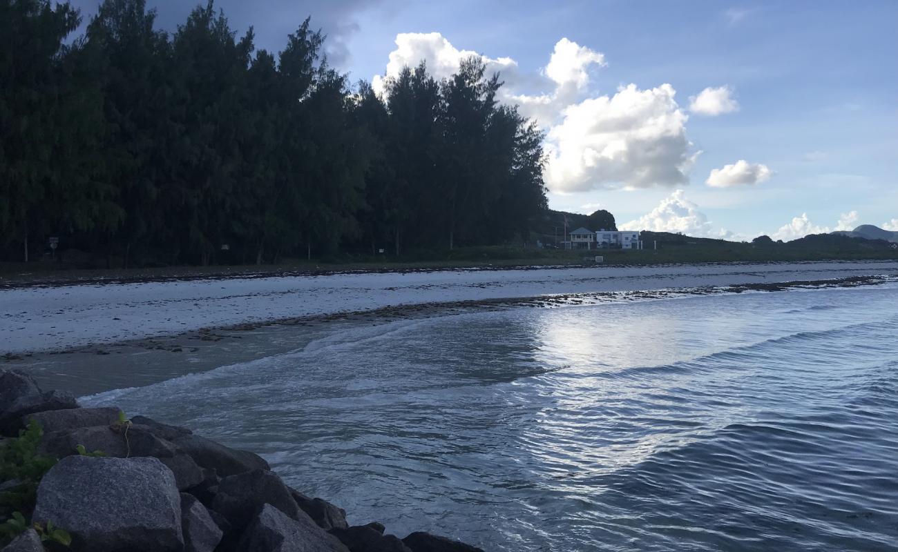 Photo de Seychelles Airport Beach avec sable fin et lumineux de surface