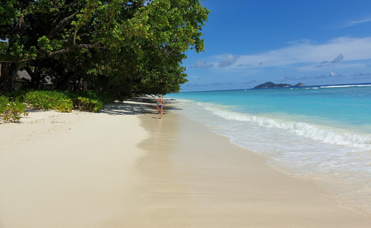 Photo de La Passe Beach avec sable beige fin de surface