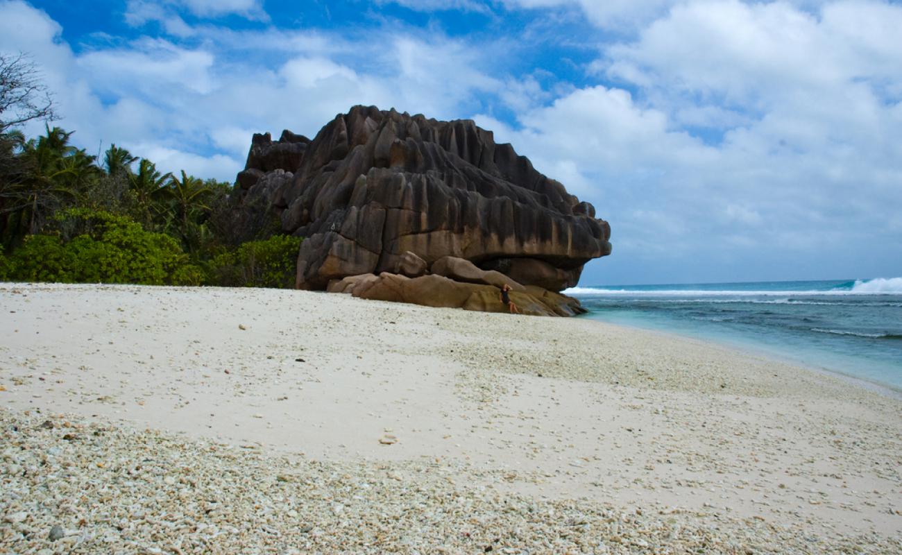 Photo de Anse Grosse Beach avec sable blanc de surface