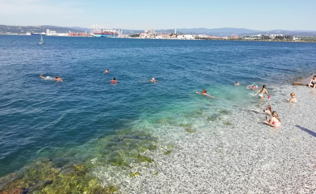 Photo de Zusterna beach avec béton de surface