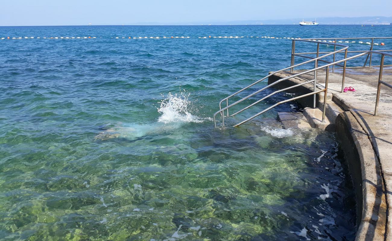 Photo de Izola beach avec béton de surface