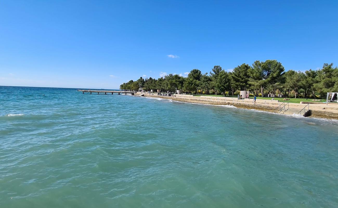 Photo de Strunjan beach II avec béton de surface