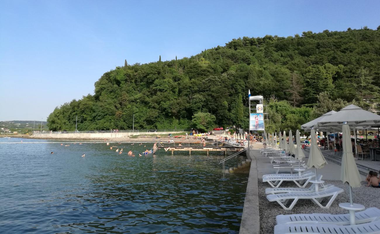 Photo de Salinera beach avec béton de surface