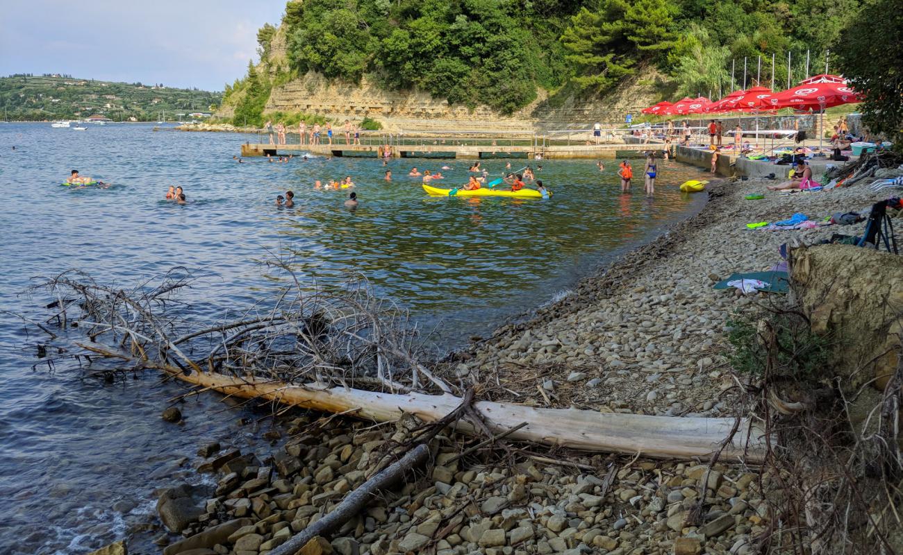 Photo de Pacug beach avec béton de surface