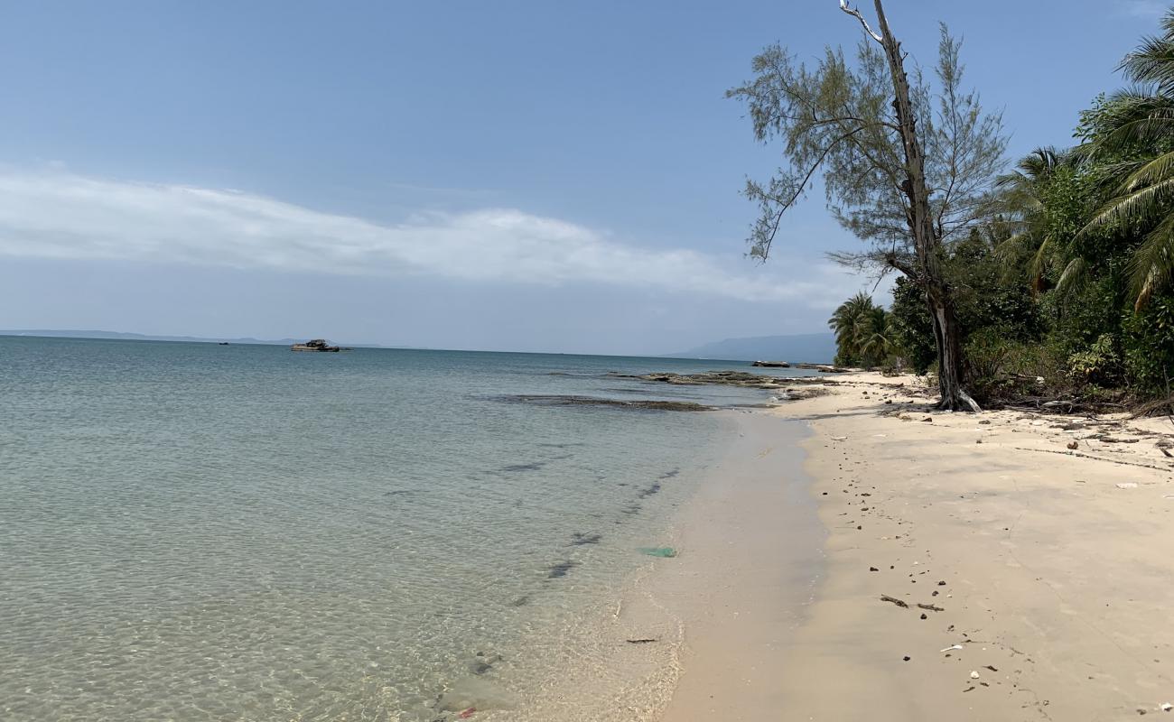 Photo de Rach Tram Beach avec sable lumineux de surface