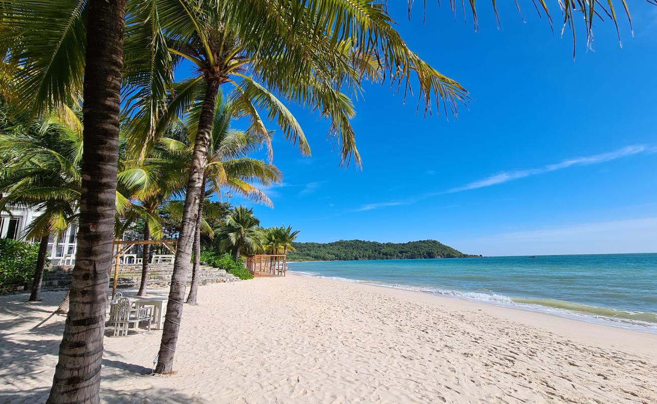 Photo de Khem Beach avec sable fin blanc de surface