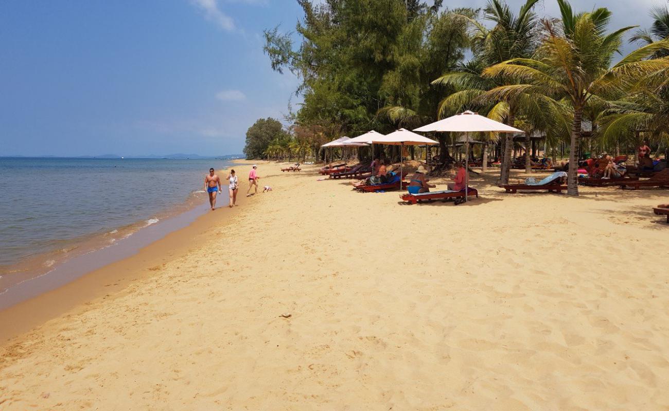 Photo de Sonaga Beach avec sable lumineux de surface