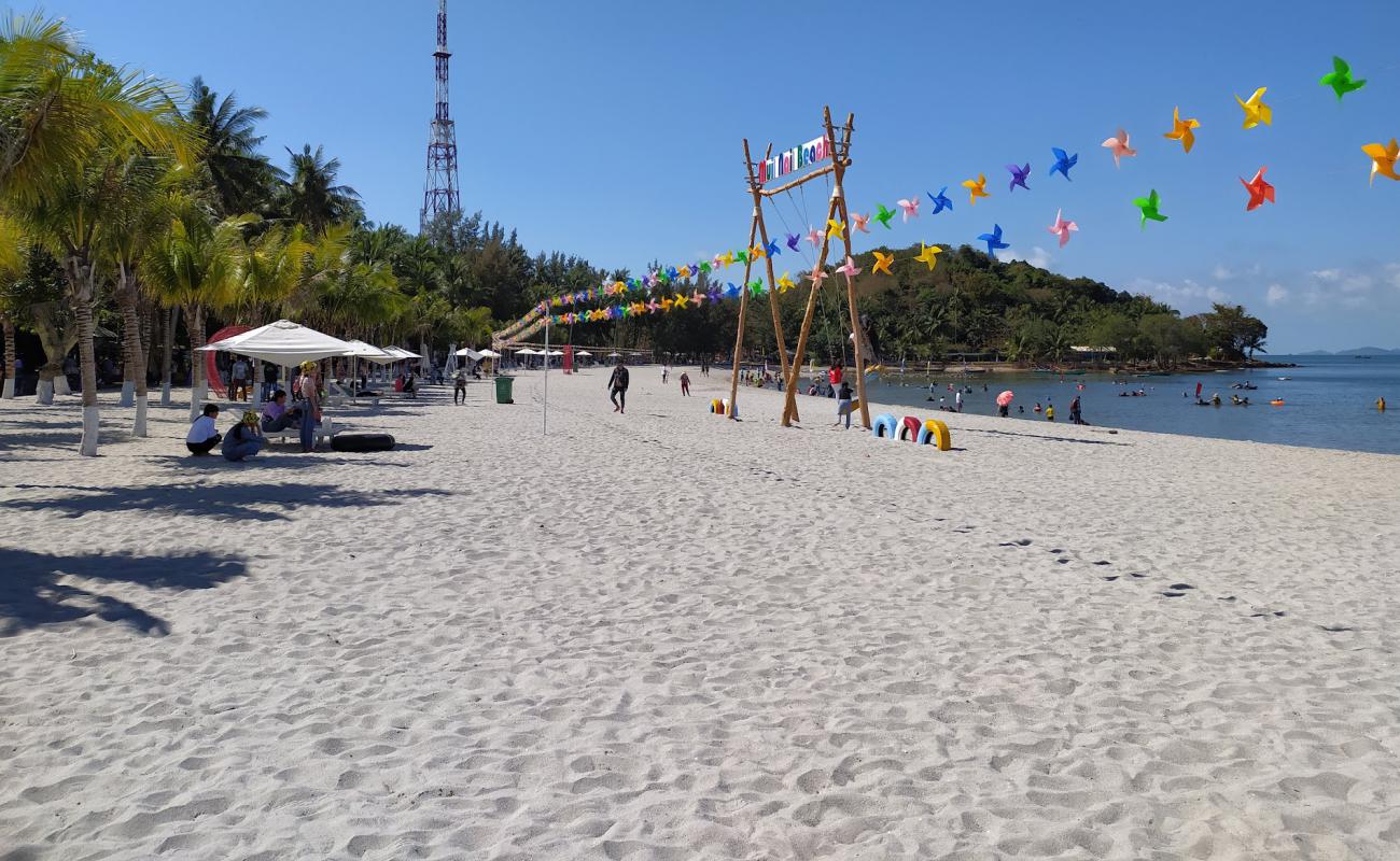 Photo de Mui Nai black beach avec sable blanc de surface