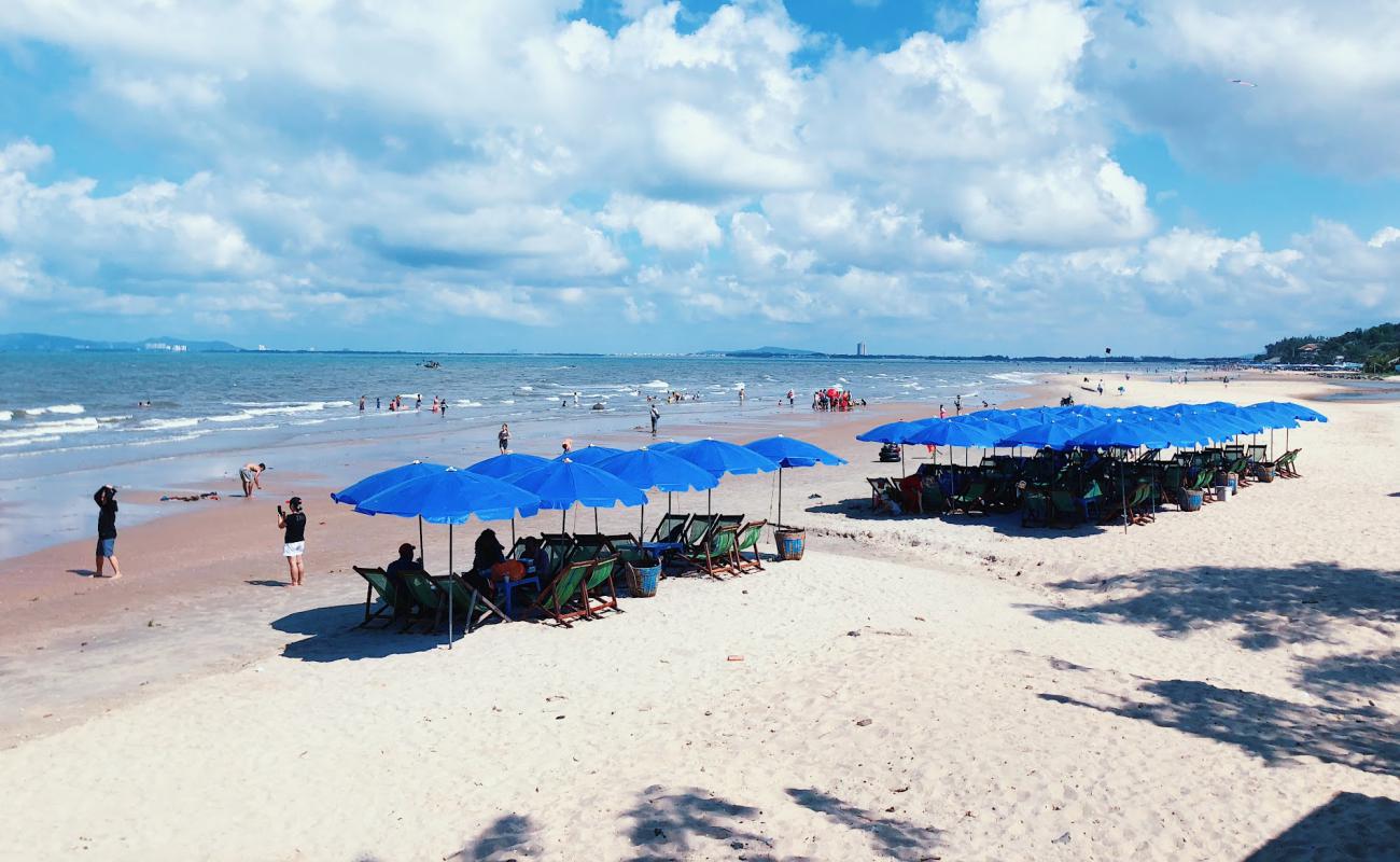 Photo de Long Hai Beach avec sable lumineux de surface