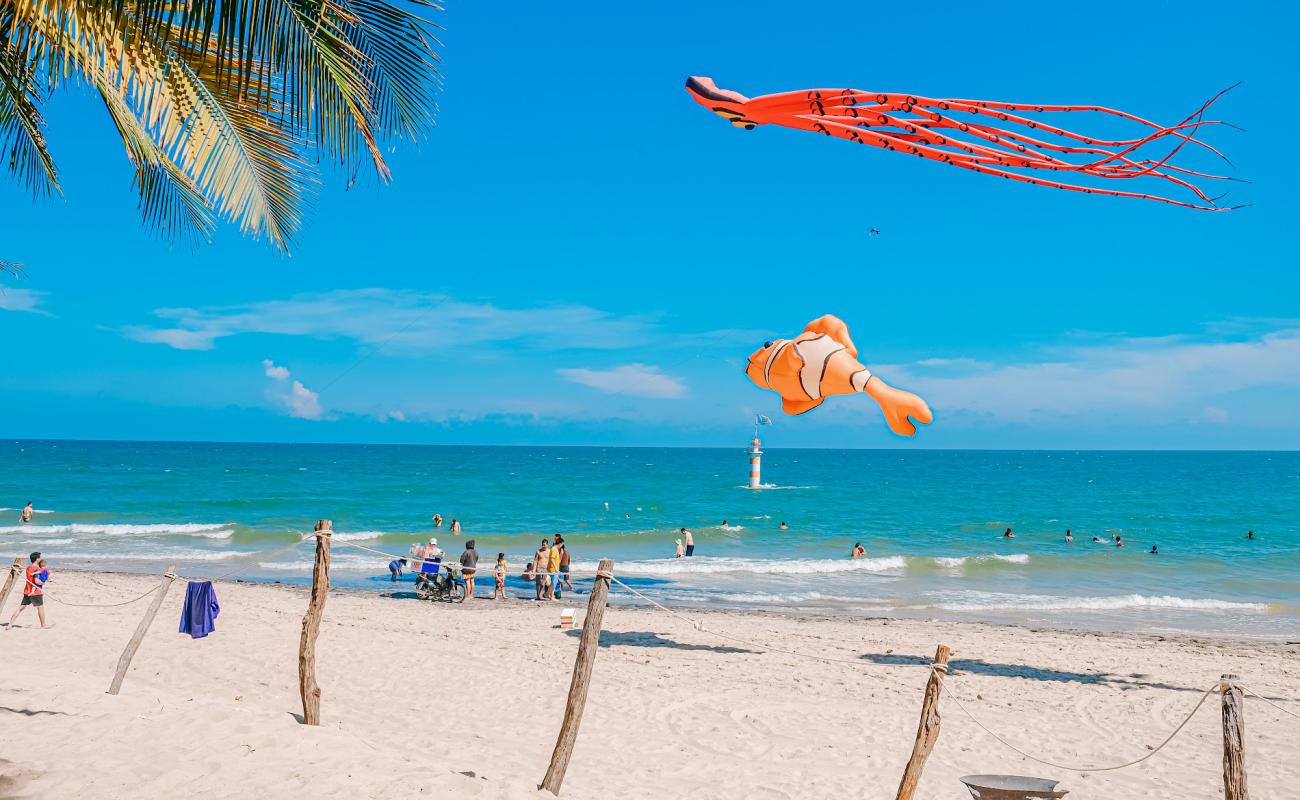 Photo de Cam Binh Beach avec sable beige de surface