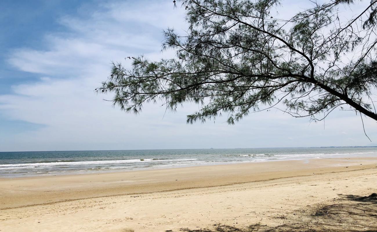Photo de Thanh Long Bay avec sable beige de surface