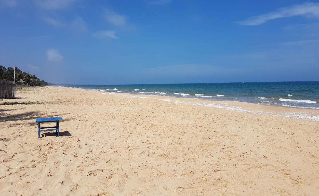 Photo de Tien Thanh pho Phan Beach avec sable beige de surface