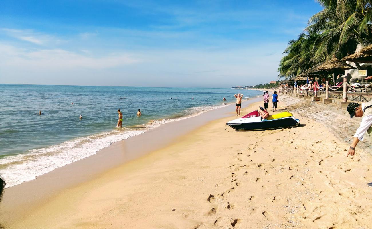 Photo de Nguyen Dinh Chieu Beach avec sable gris de surface