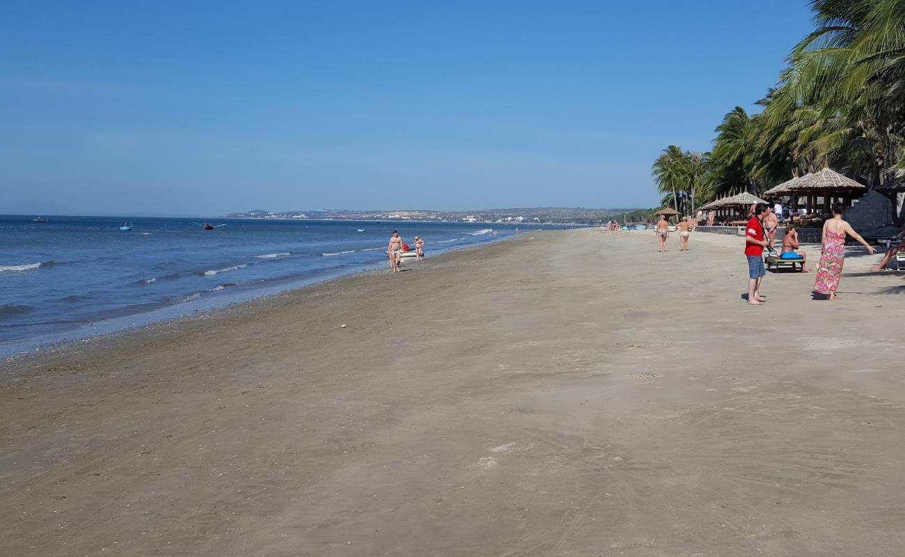 Photo de Huynh Thuc Khang Beach avec sable gris de surface