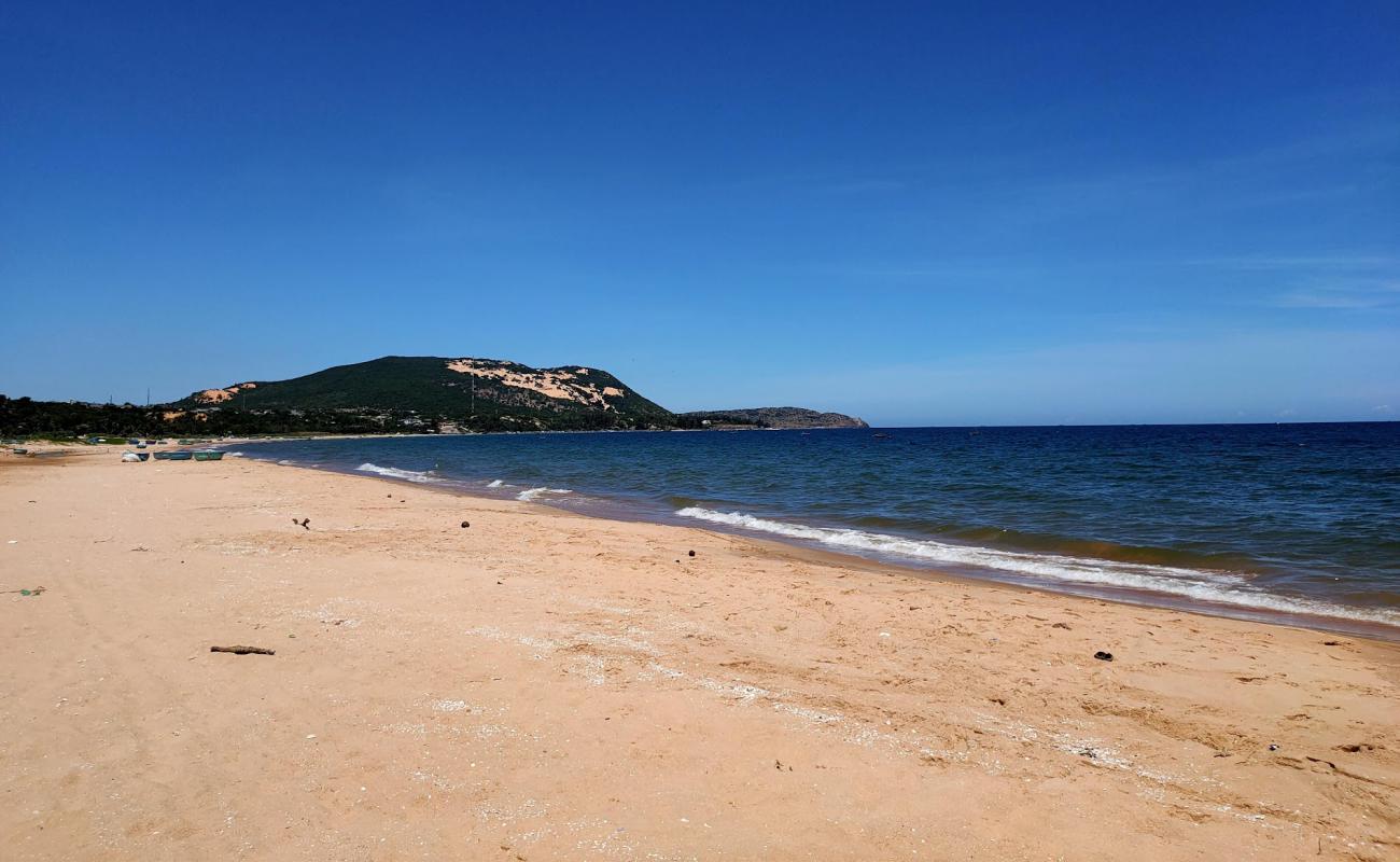 Photo de Red Sand Dunes Beach avec sable lumineux de surface