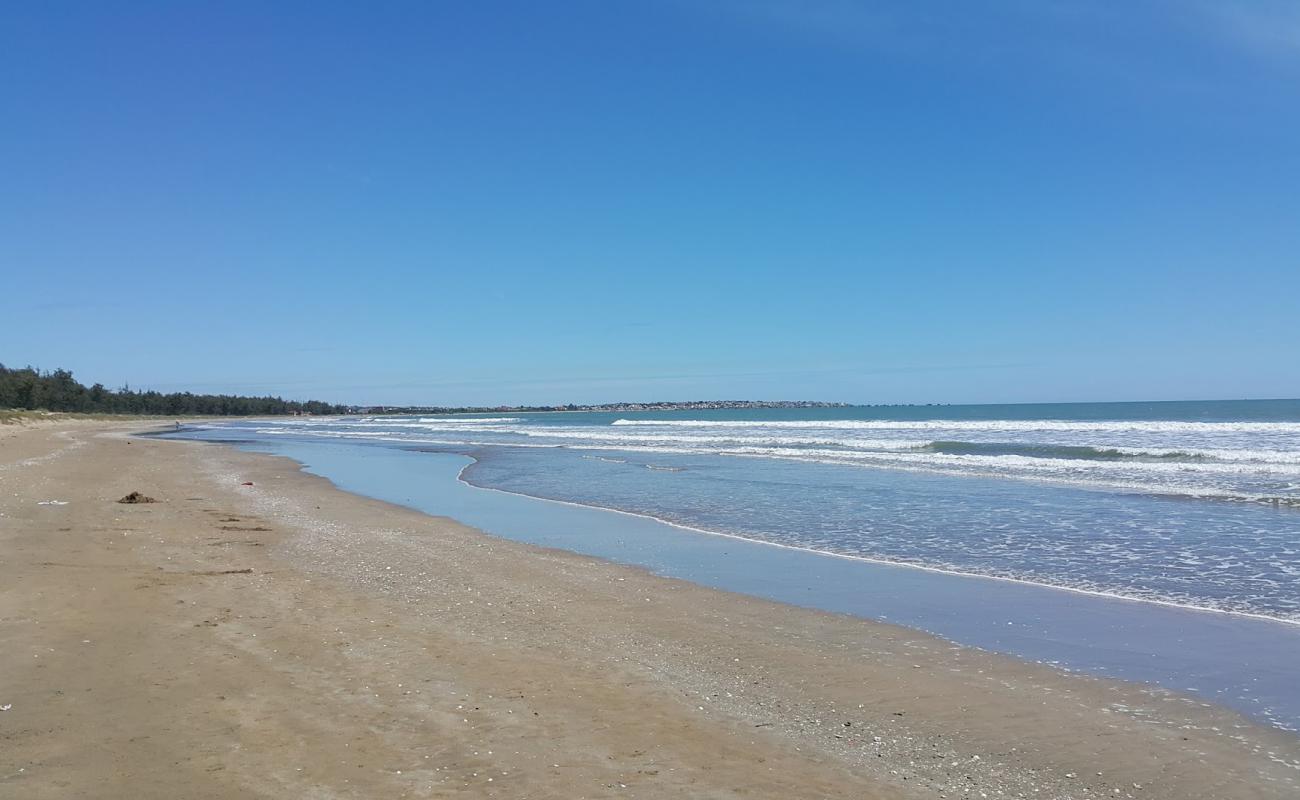 Photo de Bien Xanh Quan Beach avec sable lumineux de surface