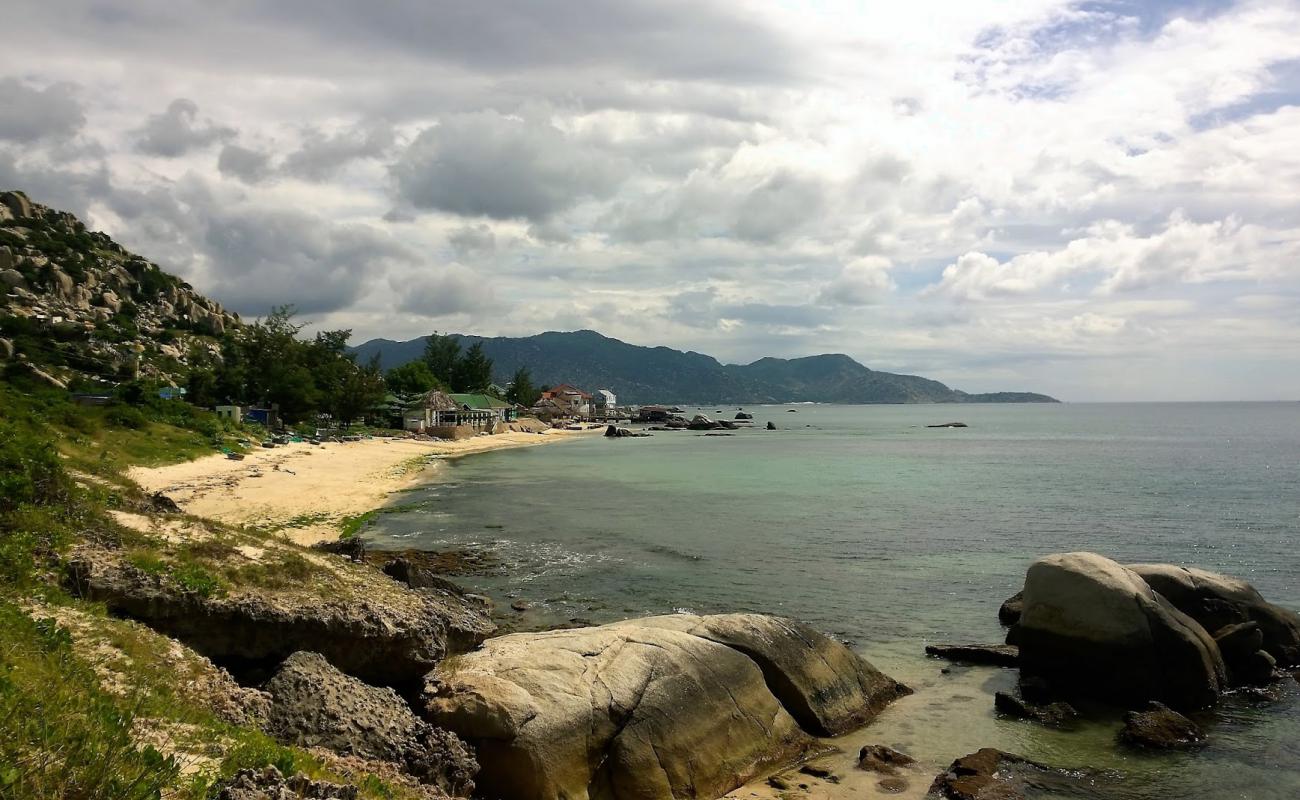 Photo de Ninh Phuoc Beach avec sable lumineux de surface