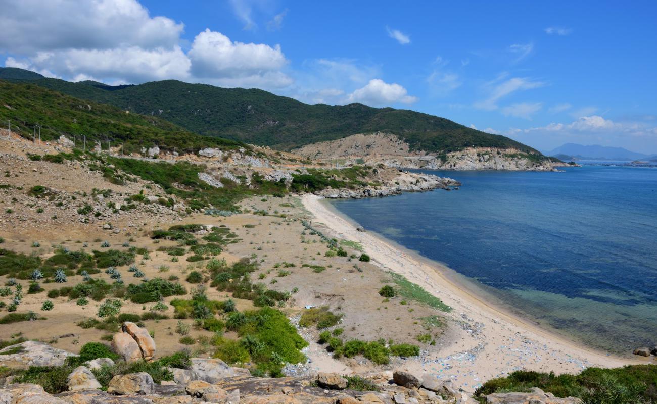 Photo de He Sea Beach avec sable gris avec roches de surface