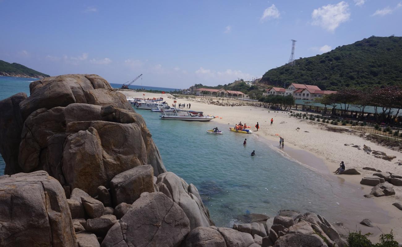 Photo de Kinh Beach avec sable beige fin de surface