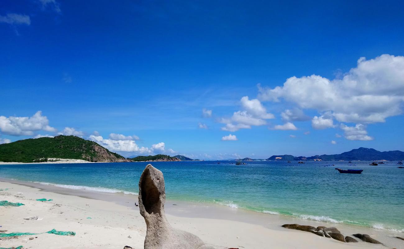 Photo de Con Beach Binh Lap avec sable fin blanc de surface