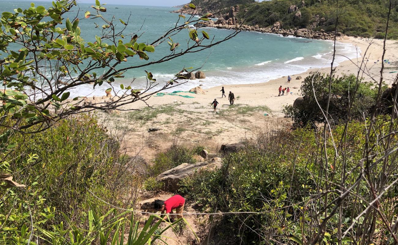 Photo de Thon Binh Lab Beach avec sable blanc de surface