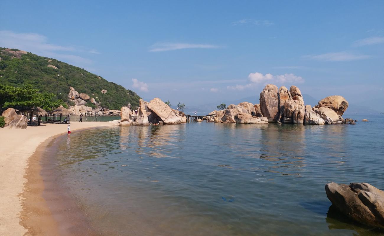 Photo de Ngoc Suong Beach avec sable beige de surface