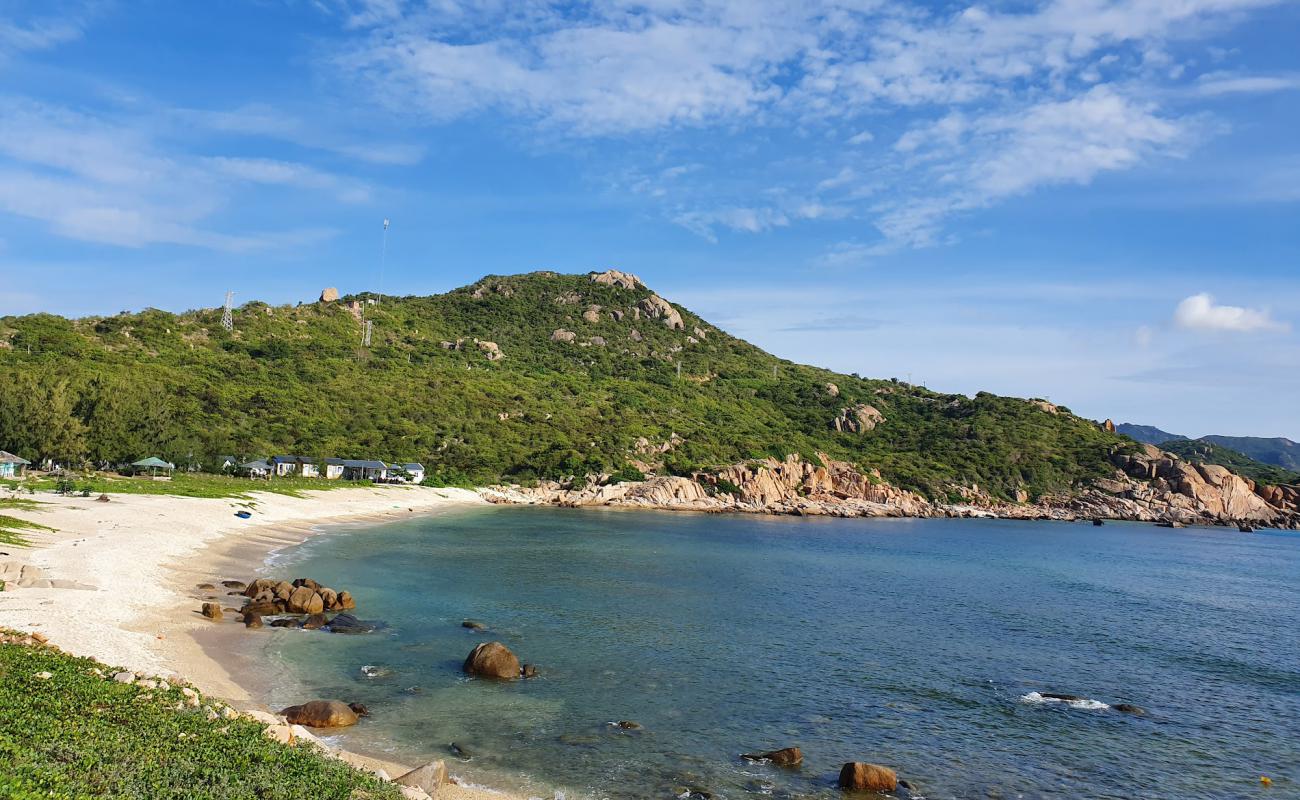 Photo de Chuong Beach avec sable beige & pierres de surface