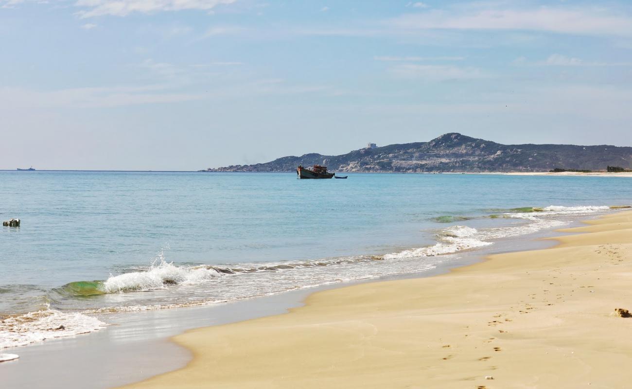 Photo de Plage de Bai Dai avec sable beige de surface