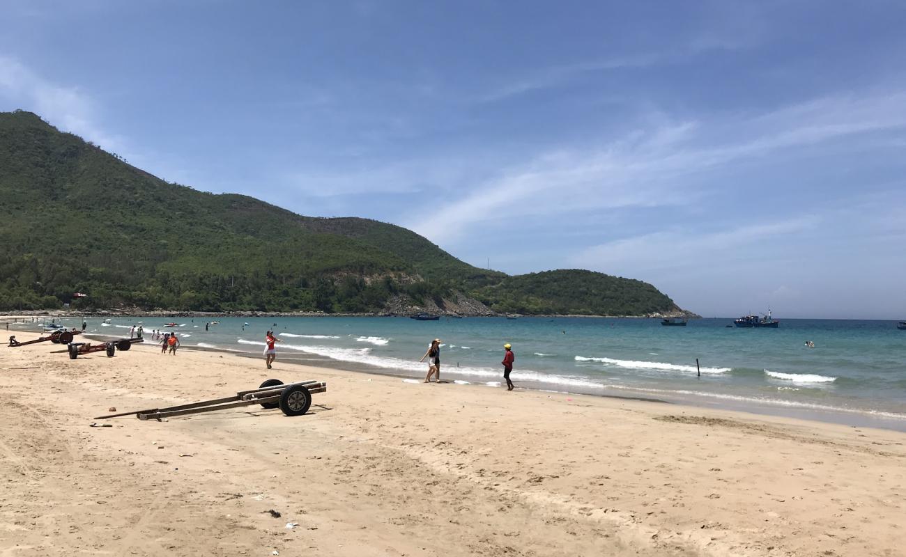 Photo de Nha Trang Beach avec sable fin et lumineux de surface