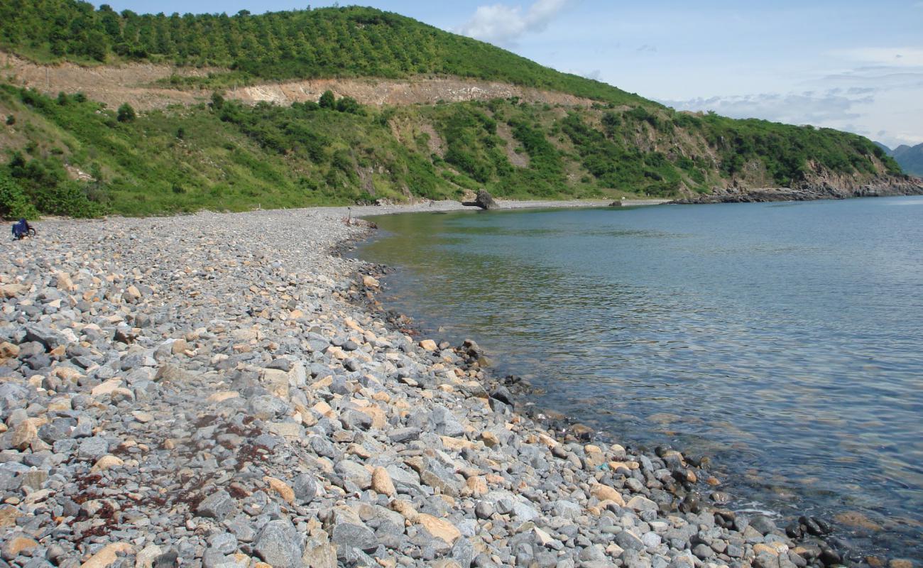 Photo de Bai Tien Beach avec caillou gris de surface