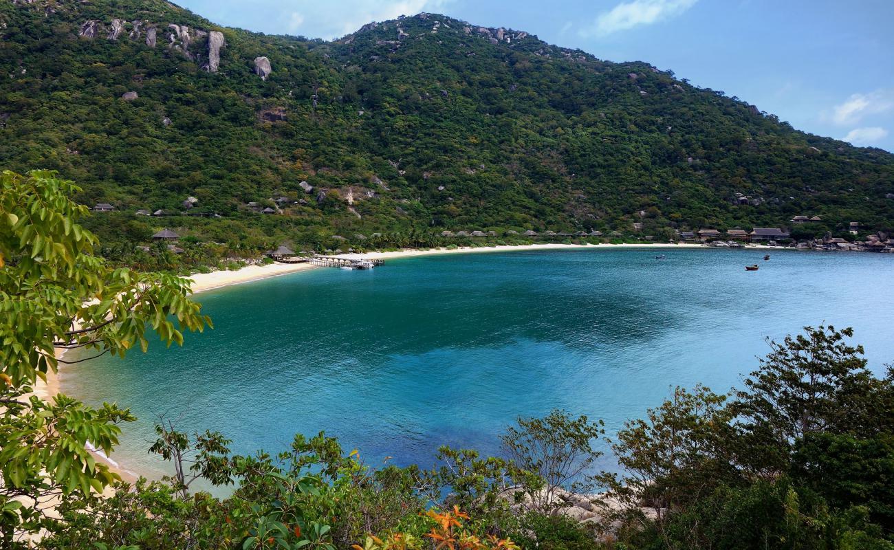 Photo de Plage de Six Senses Ninh Van Bay avec sable beige de surface