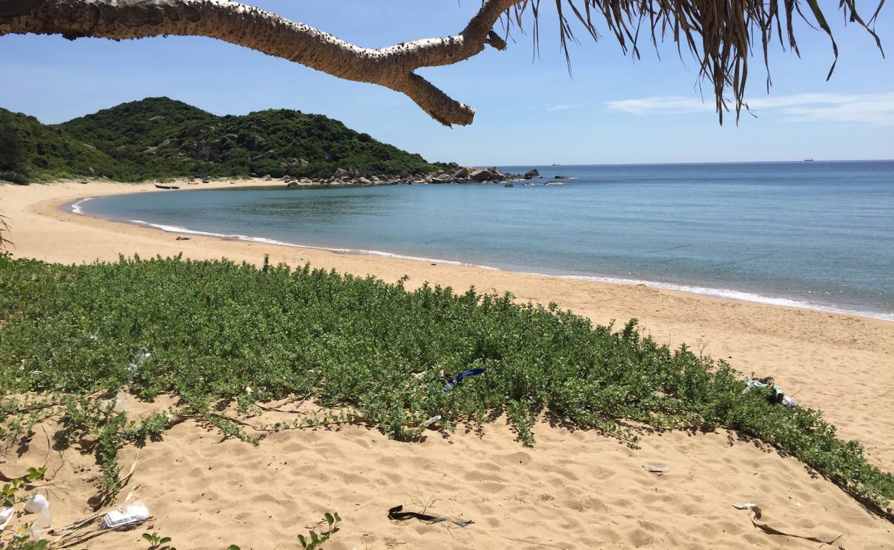 Photo de Bai Goc Beach avec sable fin et lumineux de surface