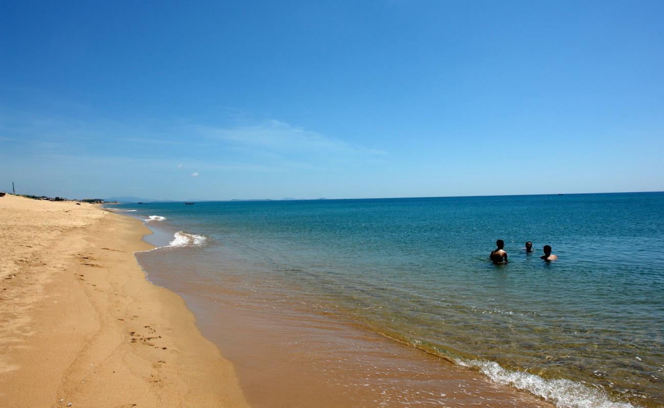 Photo de Xom Ro Beach avec sable beige & pierres de surface
