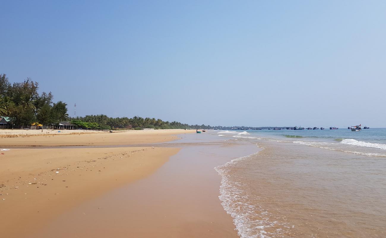 Photo de Long Thuy Beach avec sable beige de surface