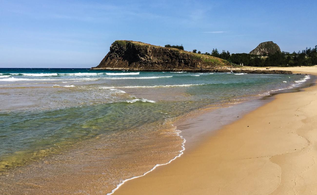Photo de Phu Thuong Beach avec sable beige de surface