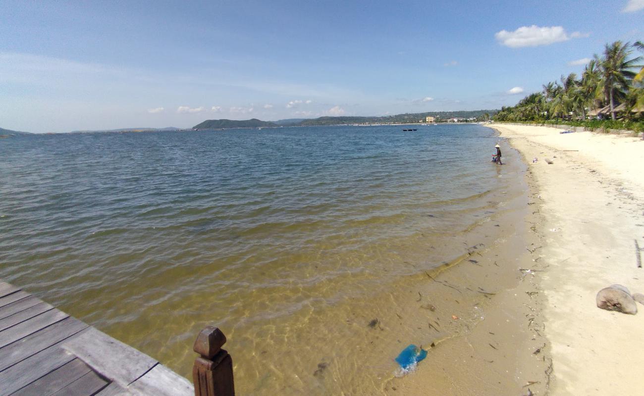 Photo de Song Cau Beach avec sable lumineux de surface