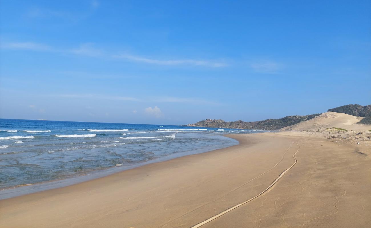 Photo de Vung Boi Beach avec sable lumineux de surface