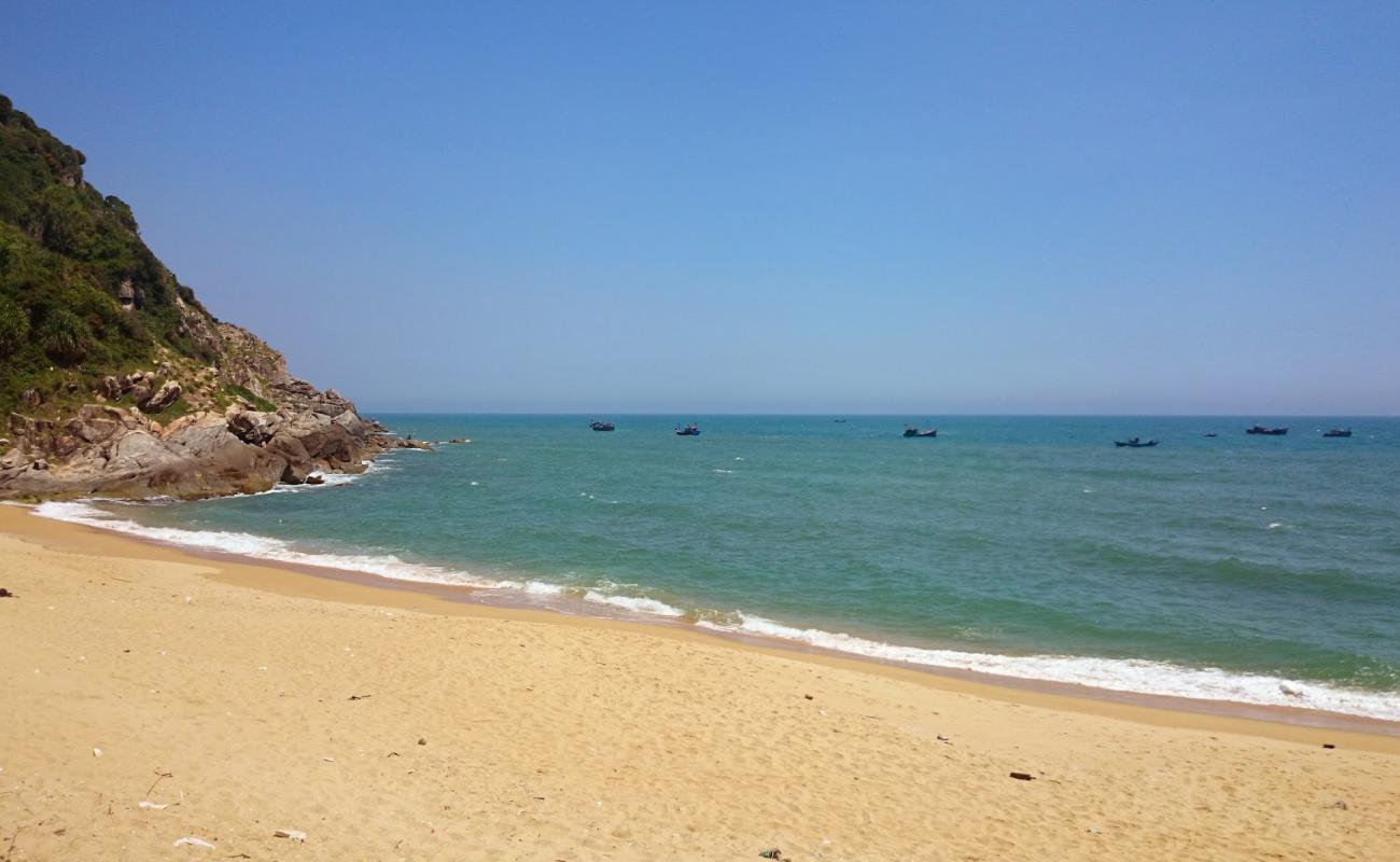 Photo de Chau Me Beach avec sable beige de surface